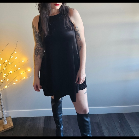 Black Velvet Dress - Picture 4 of 5